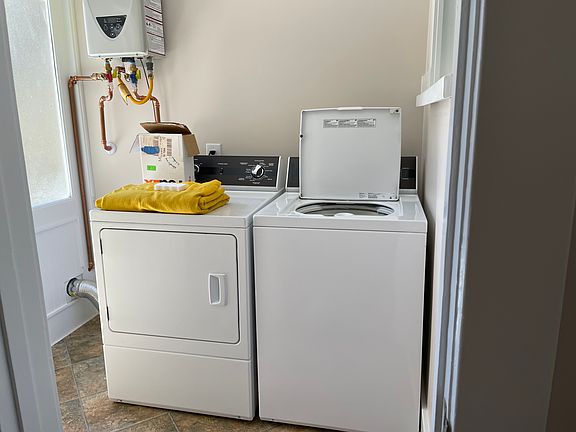 2nd image of 1626 E 1st St #1626