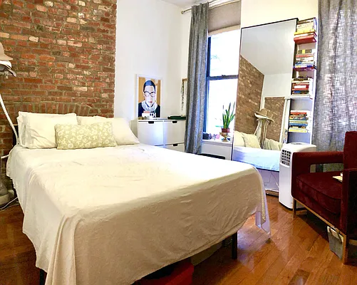 Rented by Warburg | media 30