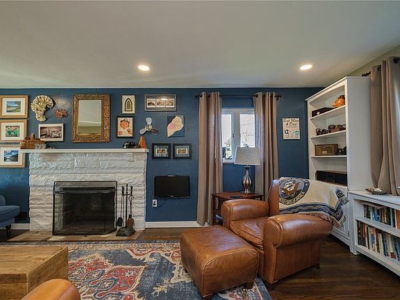 3rd image of 2625 Summit St