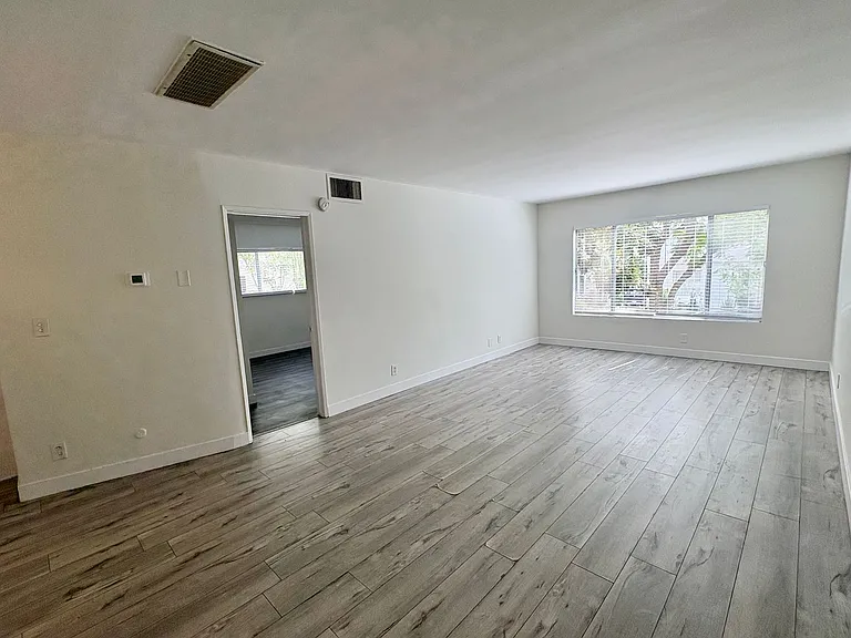 Peerless Apartments — Photo 1