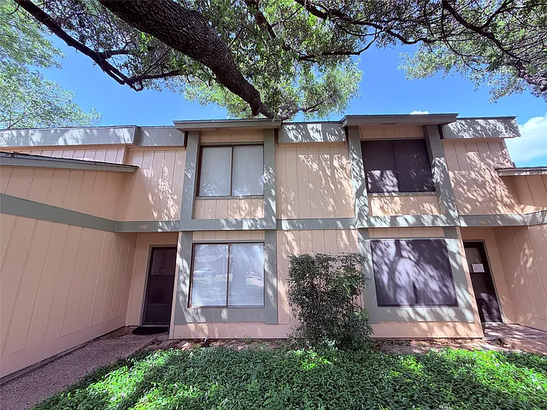 9611 Blue Creek Ln — Photo 2