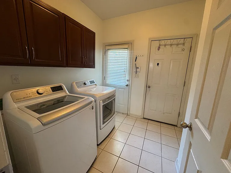 1343 Island Pl E — Photo 16