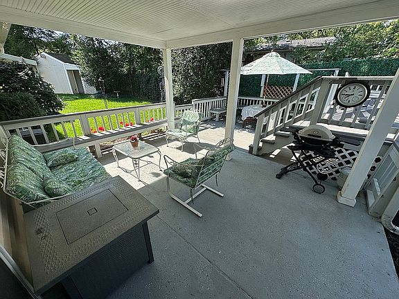 5th image of 700 E Dickenson Ct