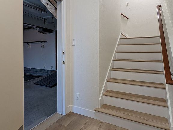 3rd image of 105 Alta Vista Way