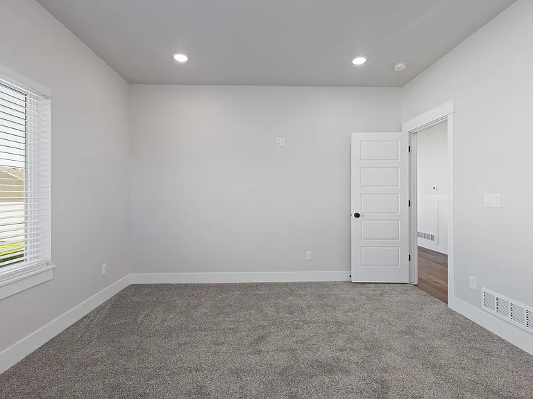 656 Jeanine Dr — Photo 24