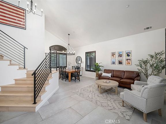 3rd image of 981 Goldenrod Ln