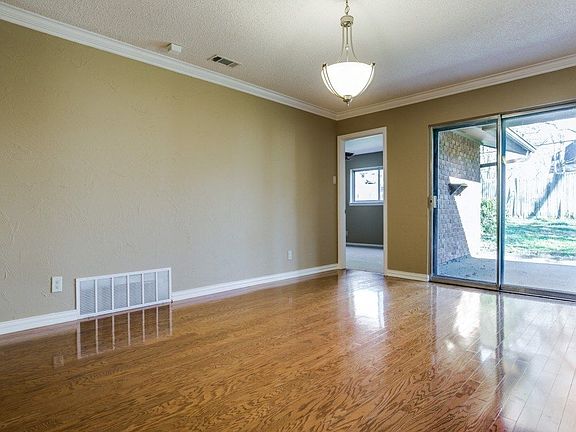 4th image of 2205 Westwood Dr