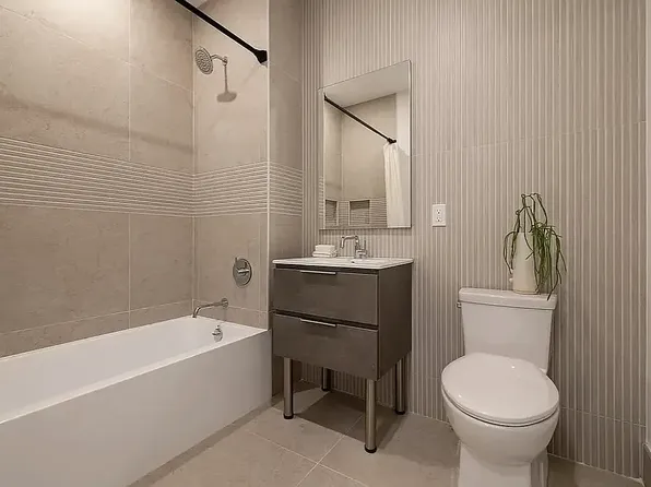 706 East 32nd Street image 4 of 8