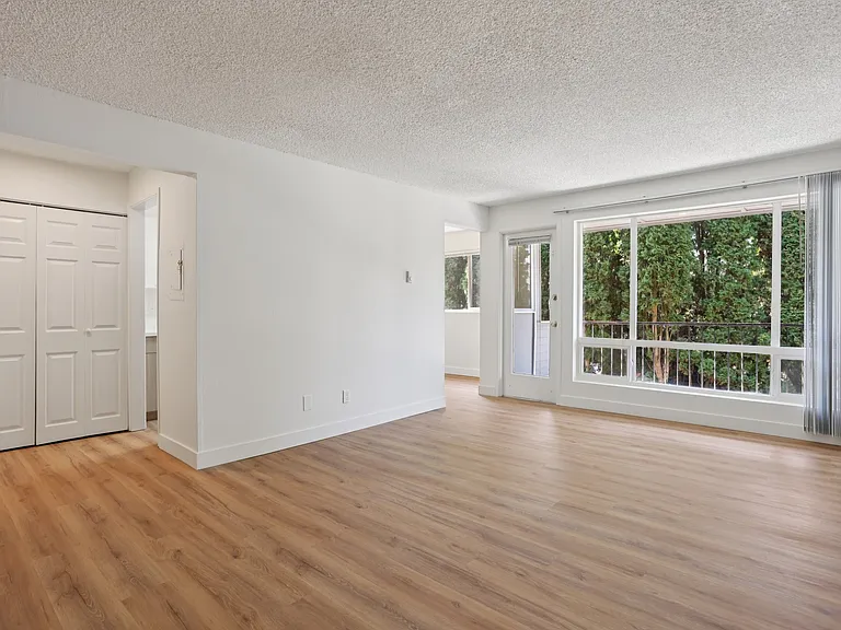 Olympic West Apartments — Photo 35