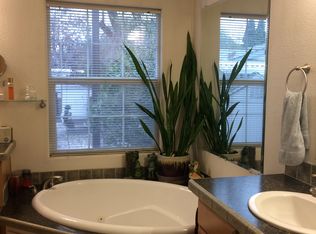 203 Walnut Cir, Rohnert Park, CA 94928