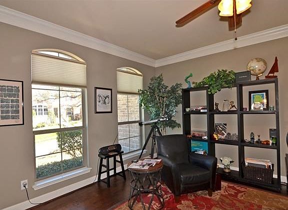 Study has tons of natural light