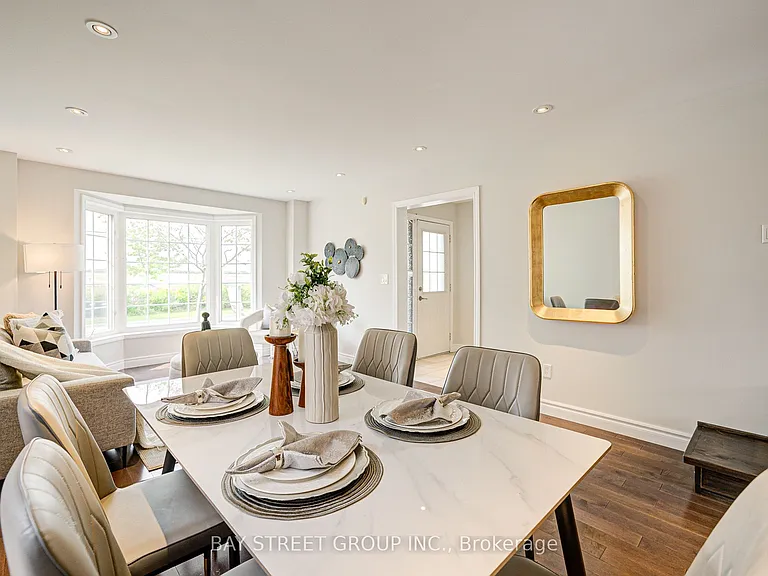 43 Tower Bridge Cres — Photo 5