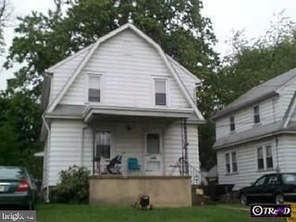 102 W Cedar Ave, Oaklyn, NJ 08107