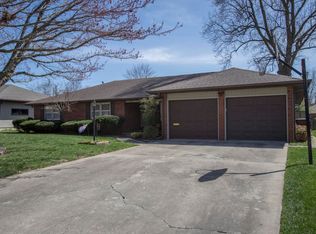 3040 E Rocklyn Rd, Springfield, MO 65804
