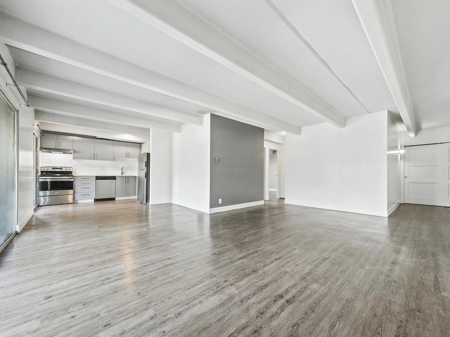 Luxe Tower apartments — Photo 3