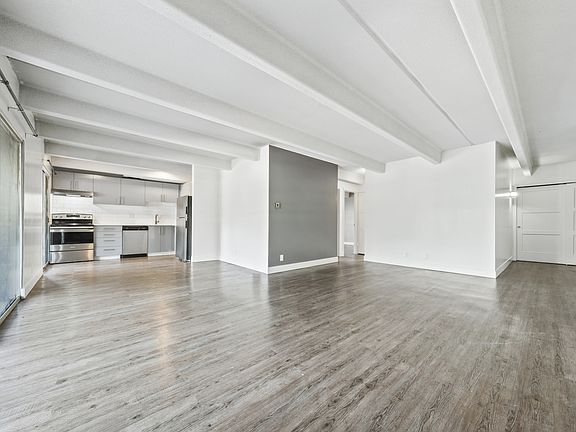 4th image of 107 W Cheyenne Rd #202