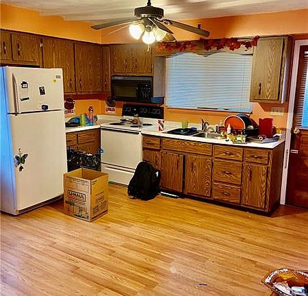 3rd image of 631 & 633 Cherry St
