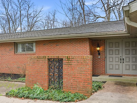 3rd image of 3505 E Delaware Trl