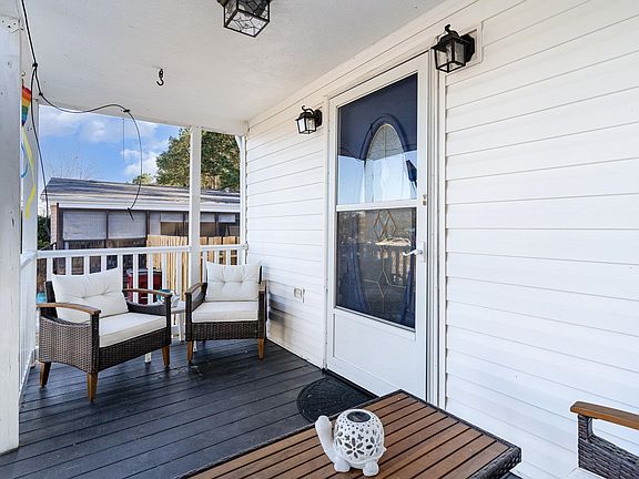 3rd image of 706 Oliver Dr.