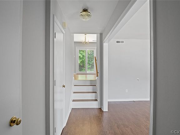 3rd image of 15214 Broadwater Ct