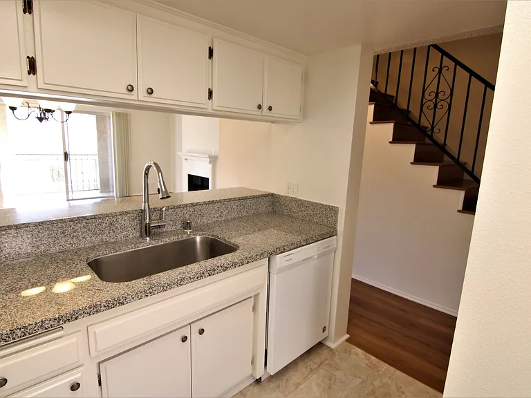 13552 Burbank Blvd #3 — Photo 18