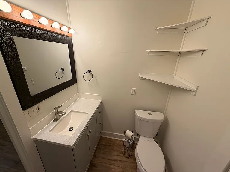 318 Washington St SW — Photo 23