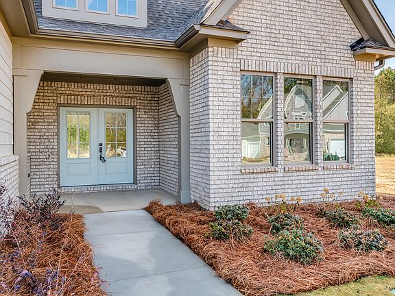 4th image of 526 Argyle Cir
