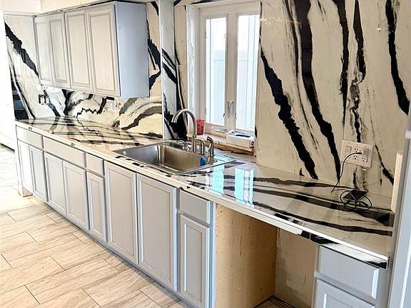 4th image of 132 Union St