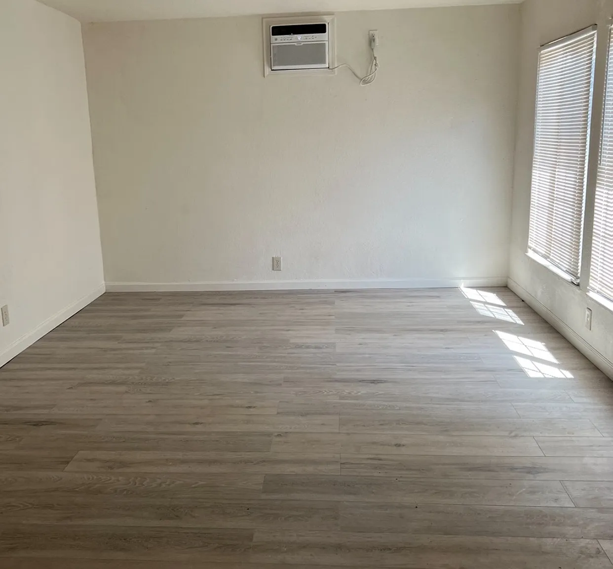 2 bed, 800 sqft, $1,990 — Photo 4