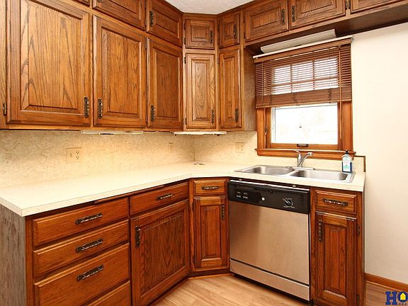 3rd image of 1003/1019 B St