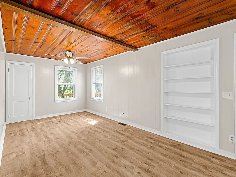 682 E Ocean Rd — Photo 7