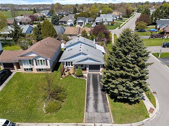 2nd image of 2 Hampton Ct