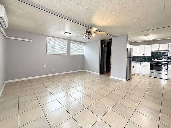 2nd image of 3022 W Walnut St