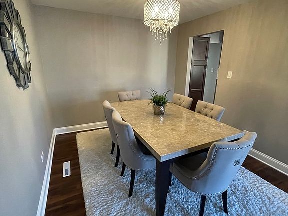 5th image of 15425 Begonia Ct