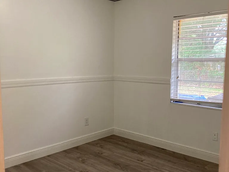 913 Maydell Ct — Photo 10