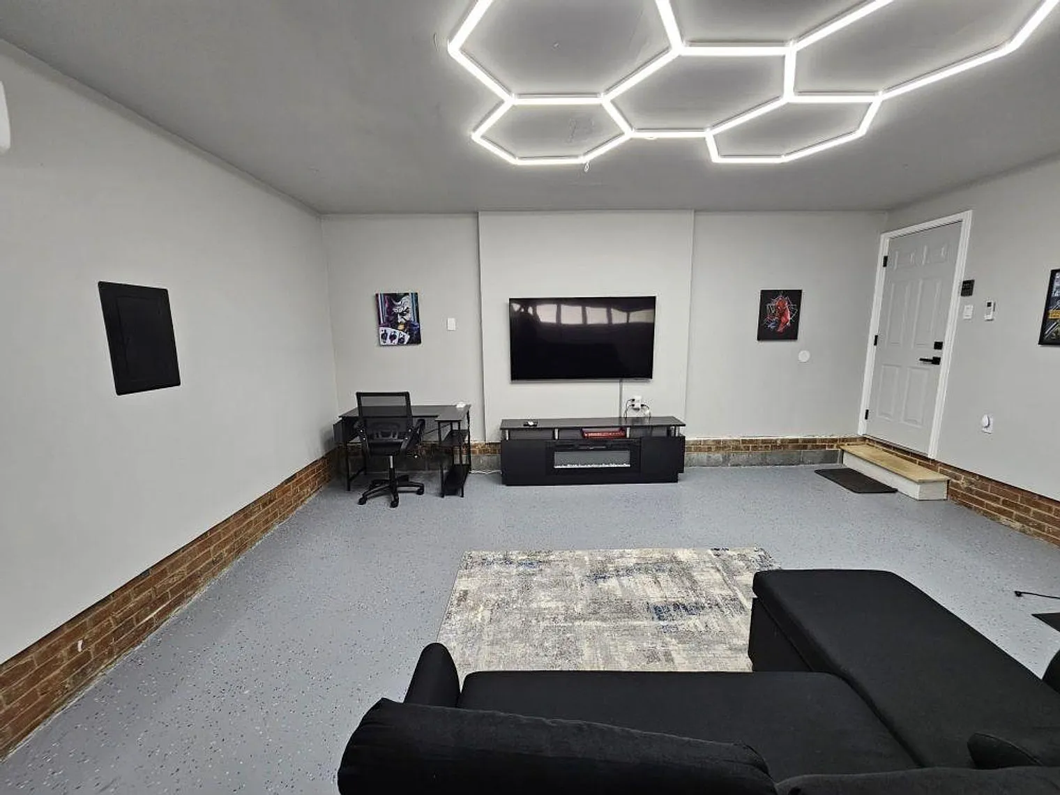 3 bed, 2.0 bath, 1593 sqft, $4,737 — Photo 1