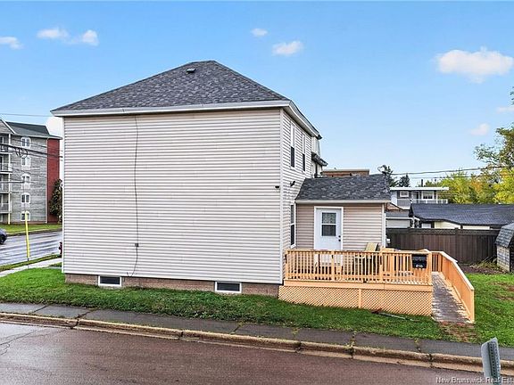 4th image of 1664 Main St