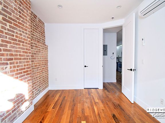 4th image of 392 Woodbine St #2