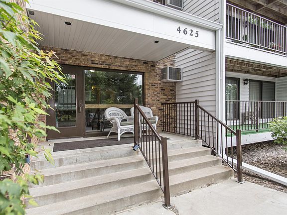 Main entrance to lobby