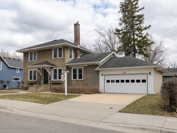 102 Lakeshore Dr, Stewartville, MN 55976