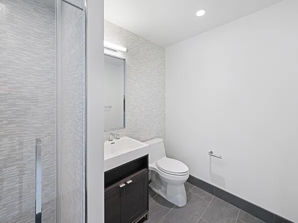 555 10th Avenue image 7 of 21