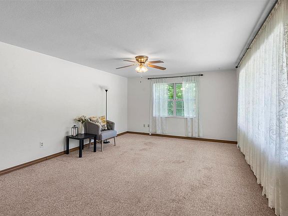 3rd image of 333 W Mary St