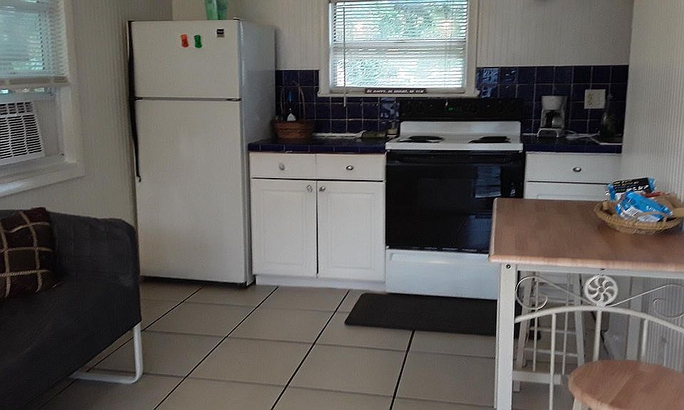 1st image of 1133 Grove St Unit 4