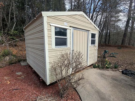 3rd image of 53 Stonebrook Ln