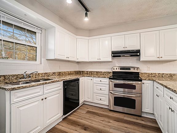 3rd image of 3087 Reeves St SE