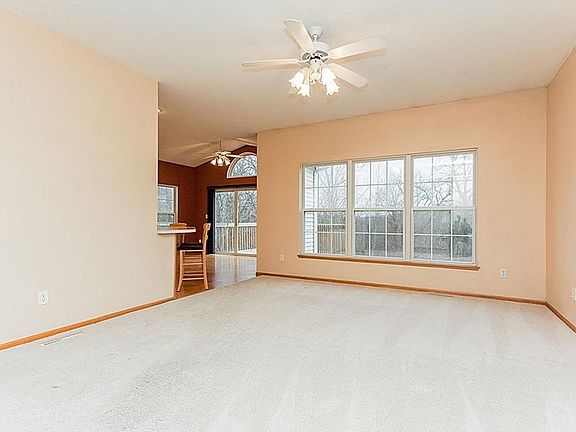 3rd image of 833 Shadetree Ct