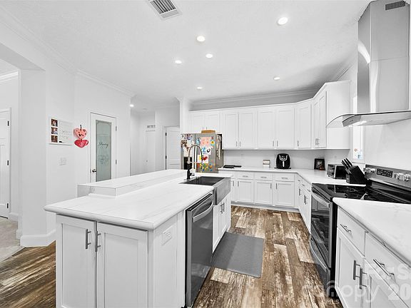 5th image of 5236 Montana Cir NW
