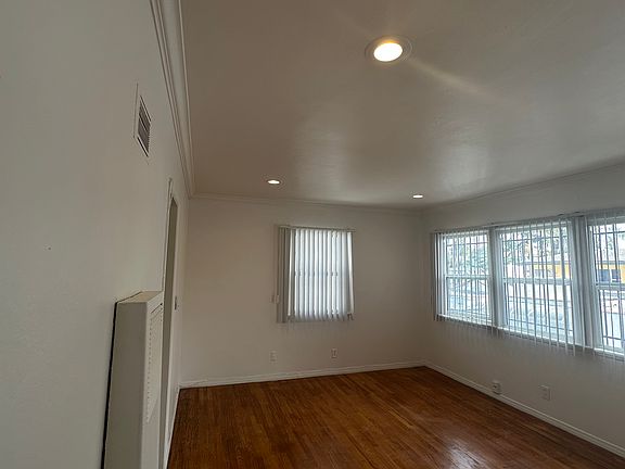 3rd image of 1059 S Norton Ave APT 4