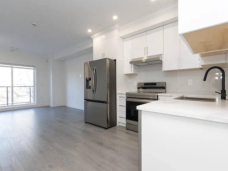 2122 E 32nd Ave #204 — Photo 8