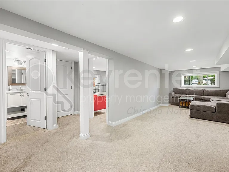 4230 N Oriole Ave — Photo 7